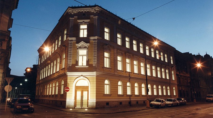 Office building Dobrovičova  /1999/