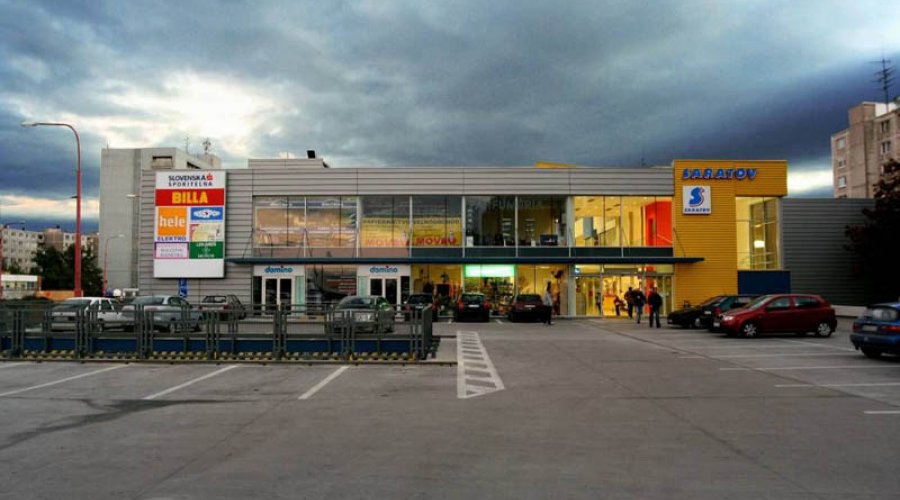 Retail Center Saratov  /2004/